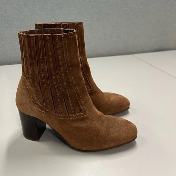 Aquatalia Fayren Suede Ankle Boots Chestnut Size 6